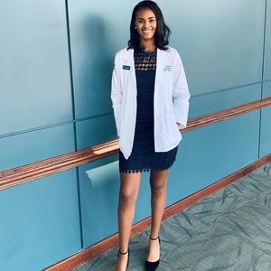 Meet your Posher, Alexis